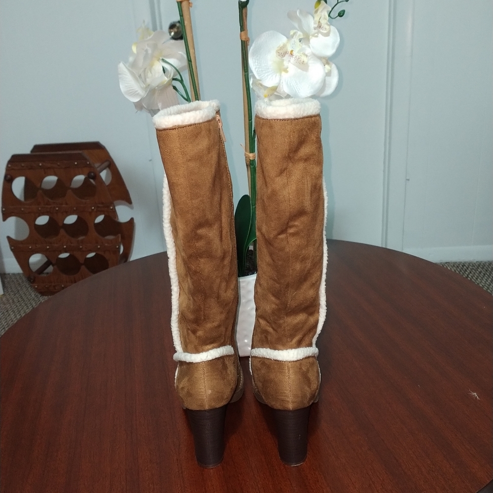 Women's Boot 👢 - Picture 4 of 5